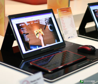 Illustration for article titled Samsung's Hybrid Desktop Notebook Concept: 14-inch AMOLED Screen, 2.7mm Thin